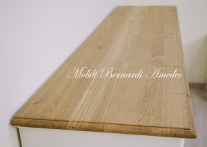 Credenza in legno massiccio con finitura colore bianco e top in legno di rovere lunghezza 2 metri